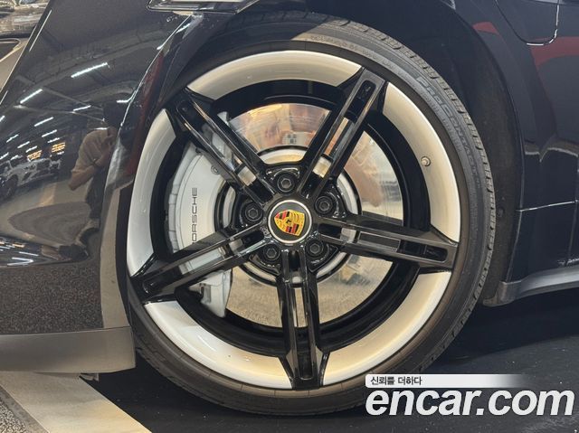 Porsche Taycan Base — пробег 22 400 км — фото 5 из 5
