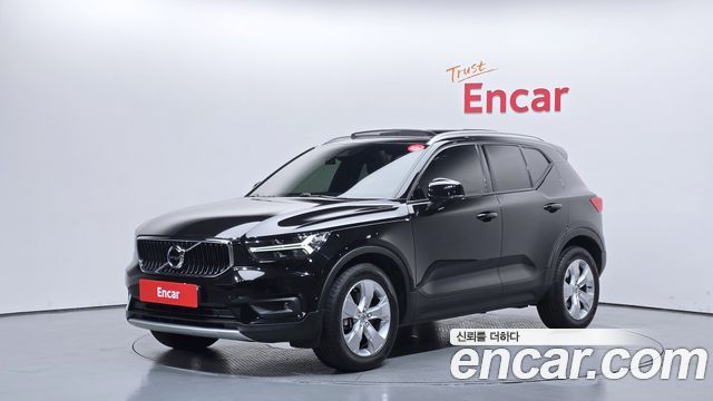 Volvo XC40 T4 Momentum — пробег 65 883 км — фото 1 из 5