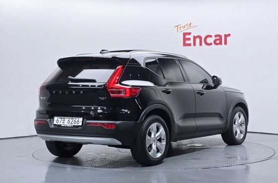 Volvo XC40 T4 Momentum — пробег 65 883 км — фото 2 из 5