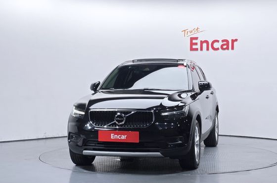 Volvo XC40 T4 Momentum — пробег 65 883 км — фото 3 из 5