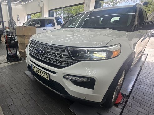 Ford Explorer 2.3 LimIted 4WD — пробег 42 000 км — фото 3 из 5