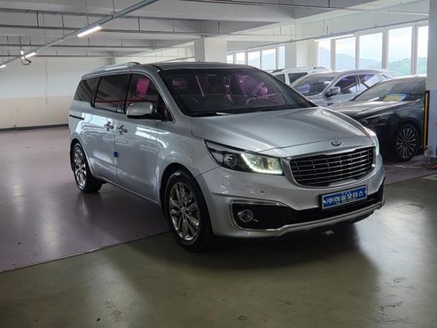 Kia Carnival 9-seater Prestige — пробег 250 000 км — фото 3 из 5