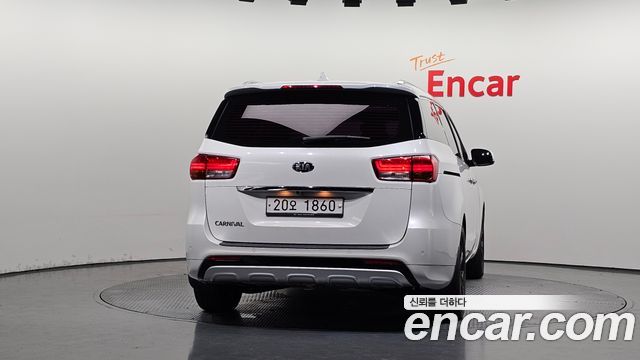 Kia Carnival из Кореи Encar