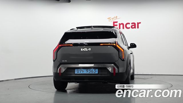 Kia EV3 Long Range 2WD Earth — пробег 11 714 км — фото 4 из 5