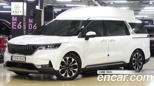 Kia Carnival 9-Seater Hi-Limousine(Special Vehicle) — пробег 65 000 км — фото 1 из 5