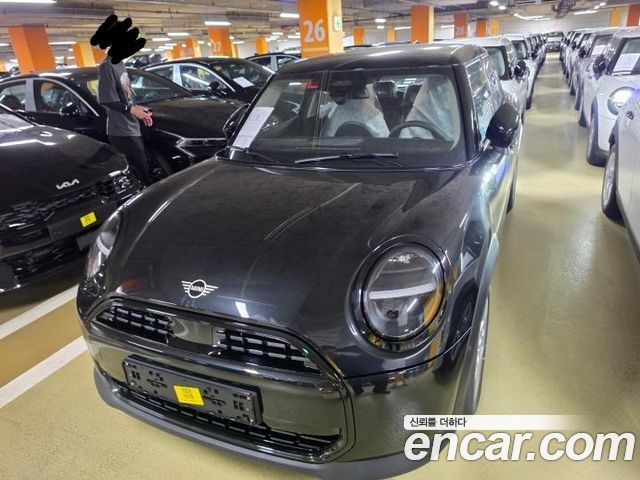 Mini Cooper 5Door Essential — пробег 1 км — фото 3 из 5