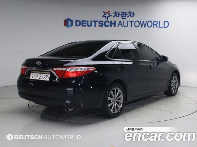 Toyota Camry 2.5 XLE — пробег 85 569 км — фото 2 из 5