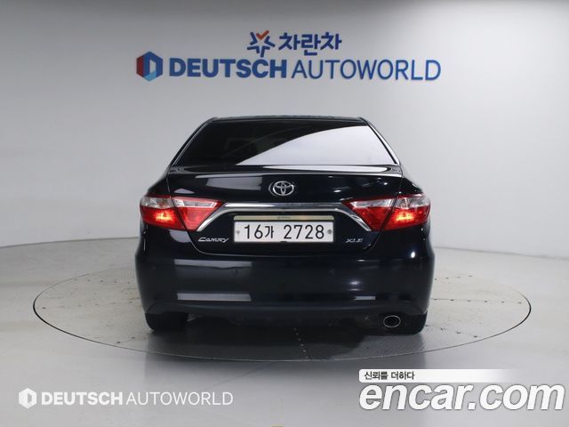 Toyota Camry 2.5 XLE — пробег 85 569 км — фото 4 из 5