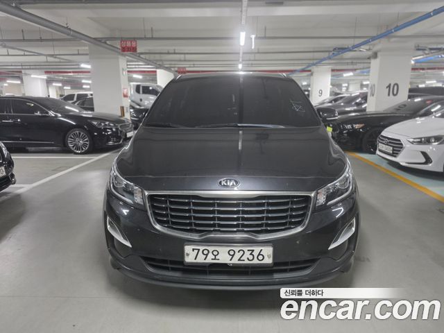 Kia Carnival 11-Seater Deluxe — пробег 219 274 км — фото 1 из 5
