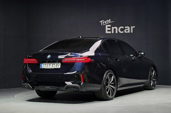 BMW 5-Series 530i xDrive M Sport — пробег 8 230 км — фото 2 из 5