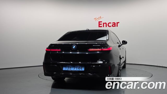 BMW i7 eDrive 50 M Sport — пробег 43 144 км — фото 4 из 5