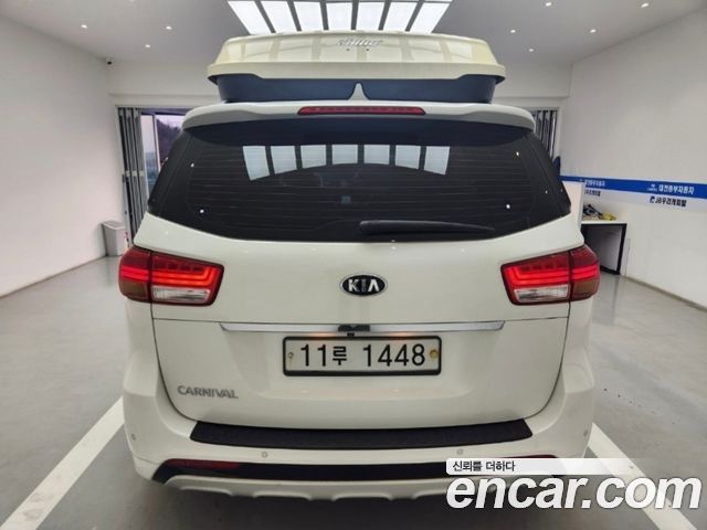 Kia Carnival 9-seater Outdoor Luxury — пробег 215 252 км — фото 4 из 5