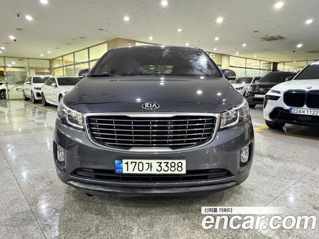 Kia Carnival 11-seater Deluxe — пробег 185 708 км — фото 2 из 5