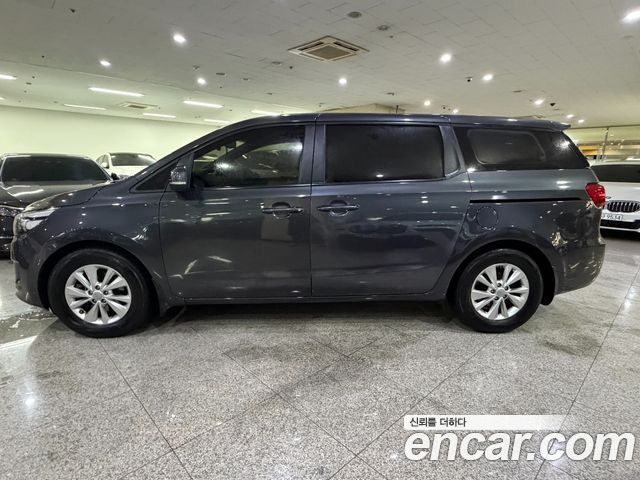 Kia Carnival 11-seater Deluxe — пробег 185 708 км — фото 3 из 5