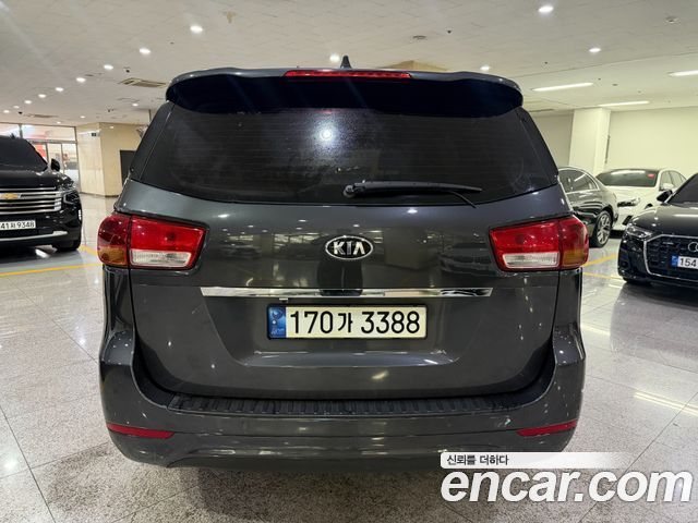 Kia Carnival 11-seater Deluxe — пробег 185 708 км — фото 4 из 5