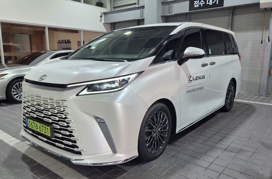 Lexus LM 500h Royal — пробег 7 581 км — фото 1 из 5