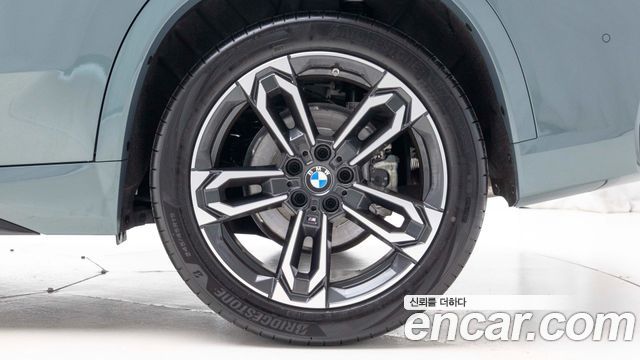 BMW X1 xDrive 20i M Sport — пробег 4 020 км — фото 5 из 5
