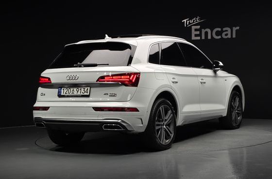 Audi Q5 45 TFSI Quattro Premium — пробег 7 570 км — фото 2 из 5