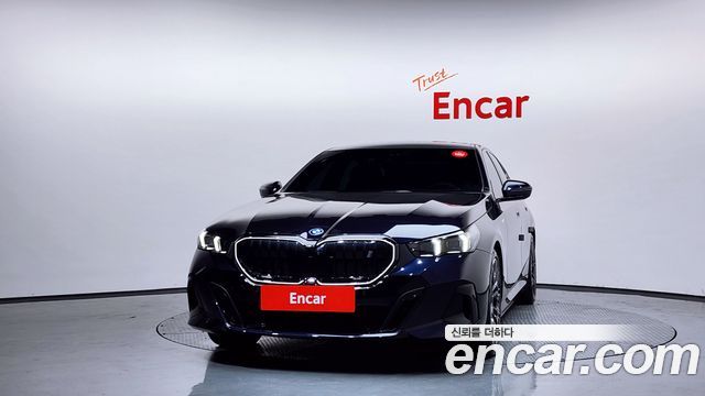 BMW i5 eDrive 40 M Sport Pro — пробег 46 239 км — фото 3 из 5