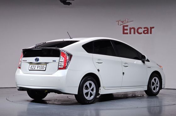 Toyota Prius 1.8 E — пробег 179 549 км — фото 2 из 5