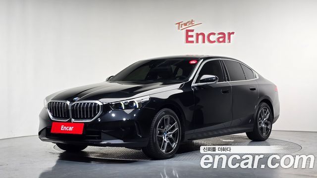 BMW 5-Series 530i xDrive — пробег 6 800 км — фото 1 из 5