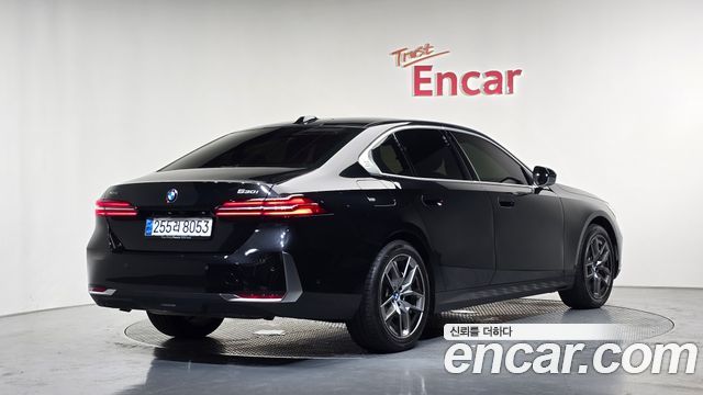 BMW 5-Series 530i xDrive — пробег 6 800 км — фото 2 из 5