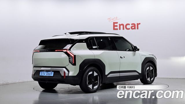 Kia EV3 Long Range 2WD AIr — пробег 9 680 км — фото 2 из 5
