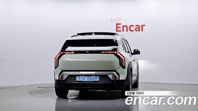 Kia EV3 Long Range 2WD AIr — пробег 9 680 км — фото 4 из 5
