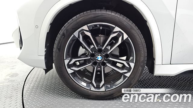 BMW X1 xDrive 20i M Sport — пробег 5 960 км — фото 5 из 5
