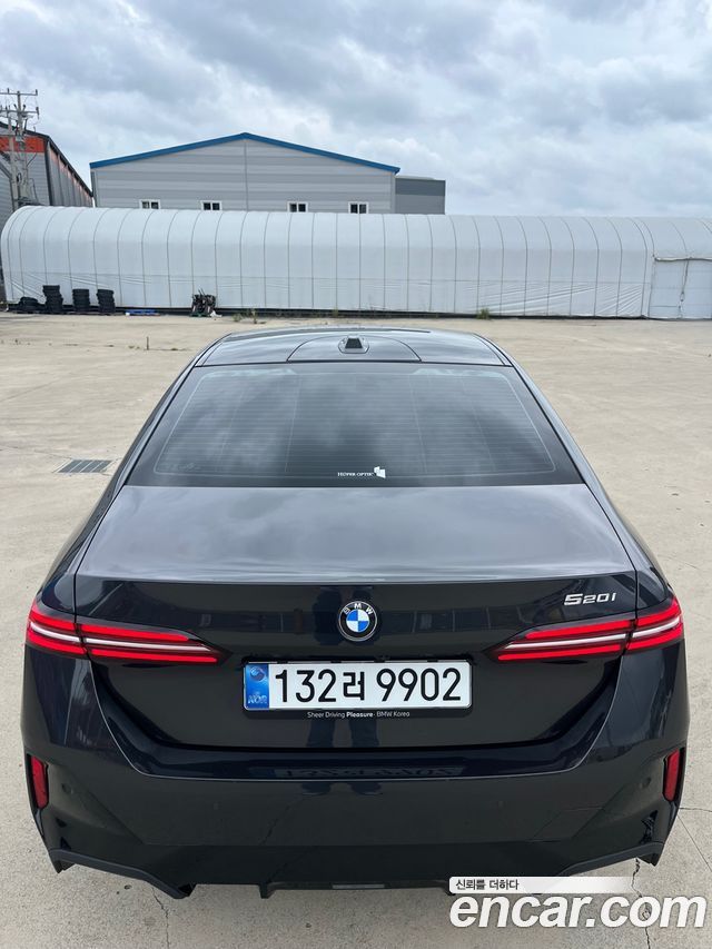 BMW 5-Series 520i M Sport — пробег 14 000 км — фото 2 из 5