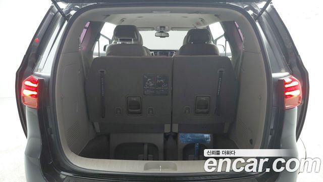 Kia Carnival Gasoline 7-Seater Limousine VIP — пробег 96 095 км — фото 4 из 5