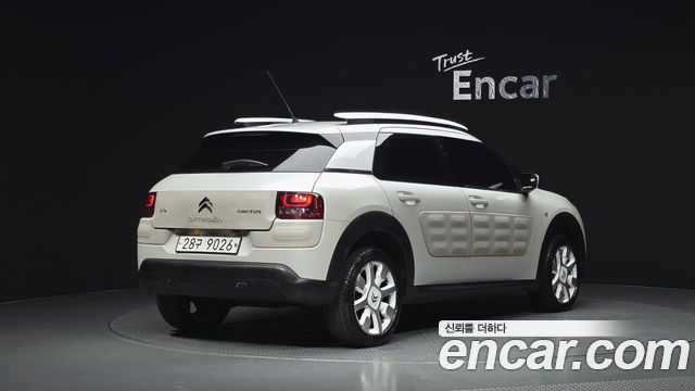 Citroen-DS C4 CACTUS 1.6 BlueHDi Shine — пробег 28 070 км — фото 2 из 5