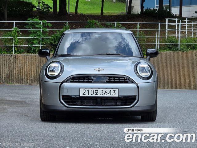 Mini Cooper 5Door Essential — пробег 5 671 км — фото 2 из 5