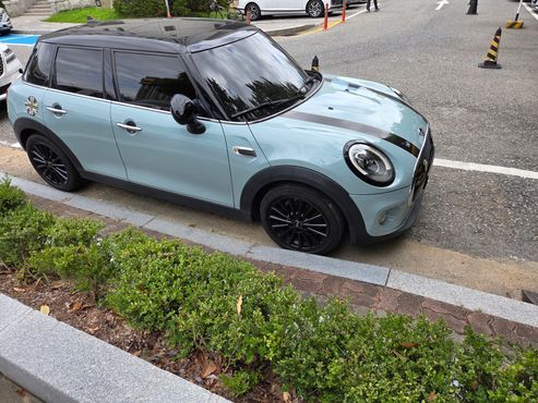 Mini Cooper 5Door Retro Blue Edition 3rd — пробег 262 000 км — фото 1 из 5