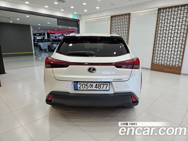 Lexus UX 2.0 2WD — пробег 22 122 км — фото 4 из 5