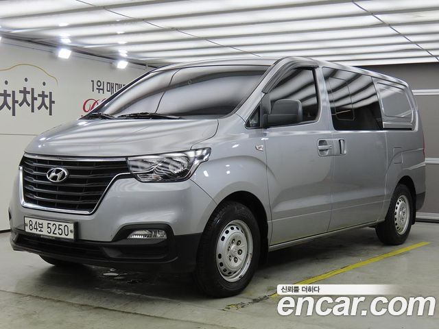 Hyundai Starex Van 5-Seater Style — пробег 135 900 км — фото 1 из 5