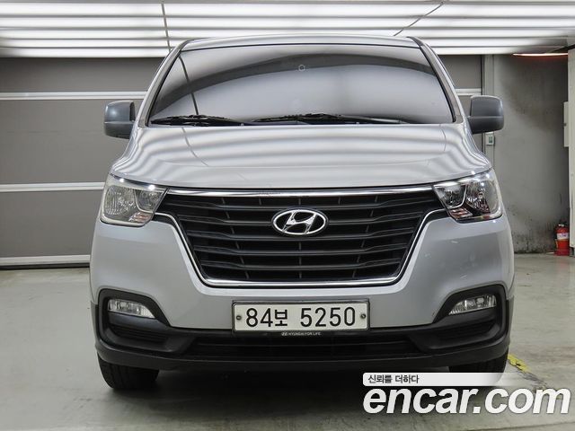 Hyundai Starex Van 5-Seater Style — пробег 135 900 км — фото 2 из 5