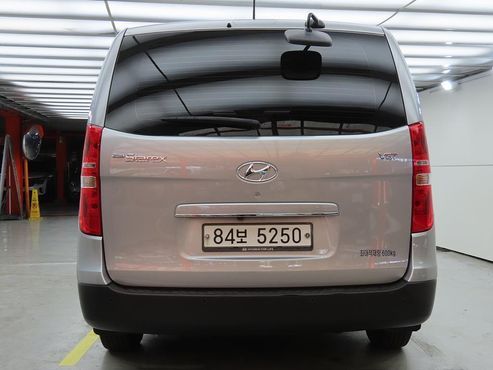 Hyundai Starex Van 5-Seater Style — пробег 135 900 км — фото 3 из 5