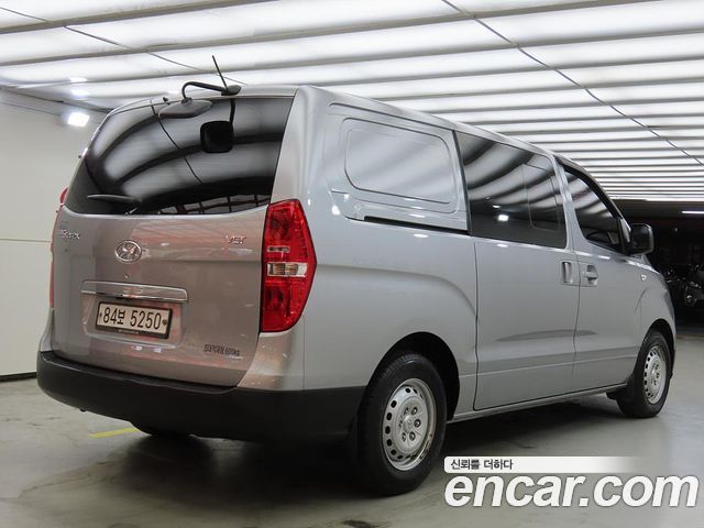 Hyundai Starex Van 5-Seater Style — пробег 135 900 км — фото 4 из 5