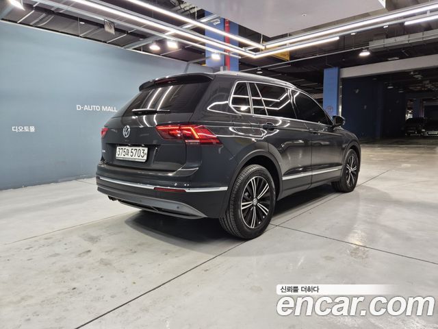 Volkswagen Tiguan 2.0 TDI Prestige — пробег 48 000 км — фото 3 из 5