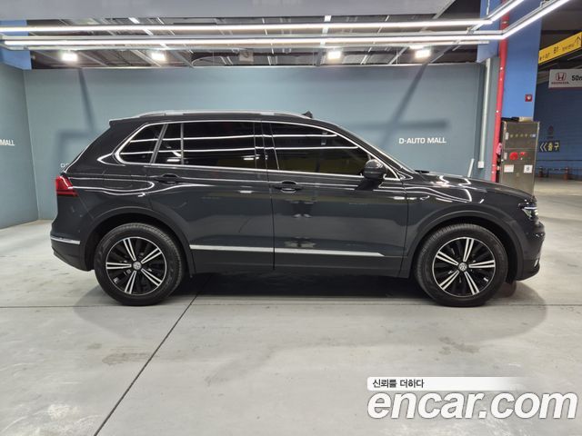 Volkswagen Tiguan 2.0 TDI Prestige — пробег 48 000 км — фото 4 из 5