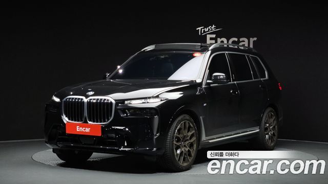 BMW X7 xDrive 40i M Sport 7STR — пробег 4 404 км — фото 1 из 5