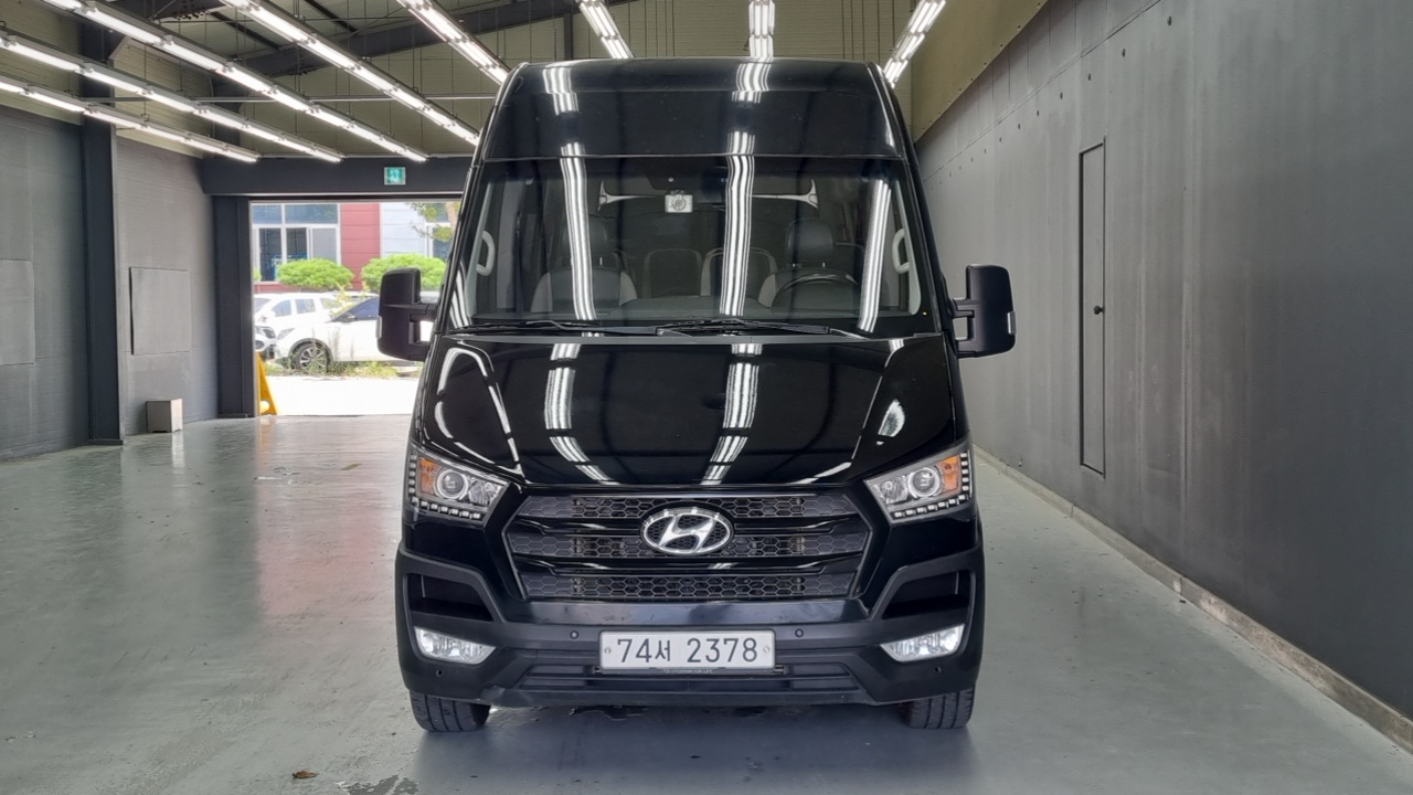 Hyundai Solati 15-seater Luxury — пробег 70 398 км — фото 3 из 5