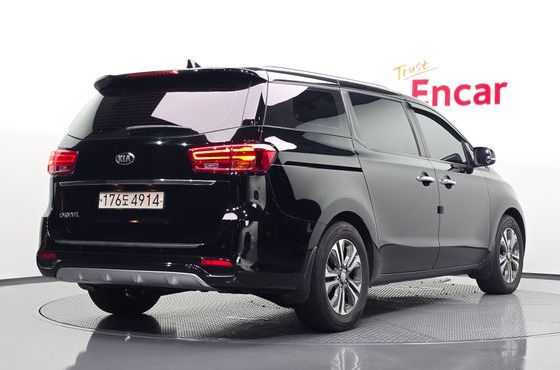 Kia Carnival 9-Seater Luxury — пробег 76 965 км — фото 2 из 5