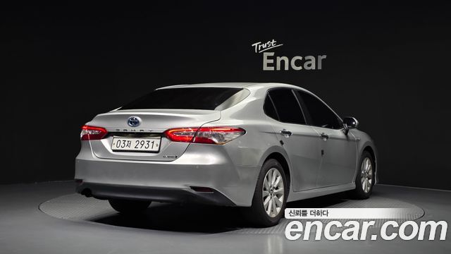 Toyota Camry 2.5 LE Hybrid — пробег 80 876 км — фото 2 из 5