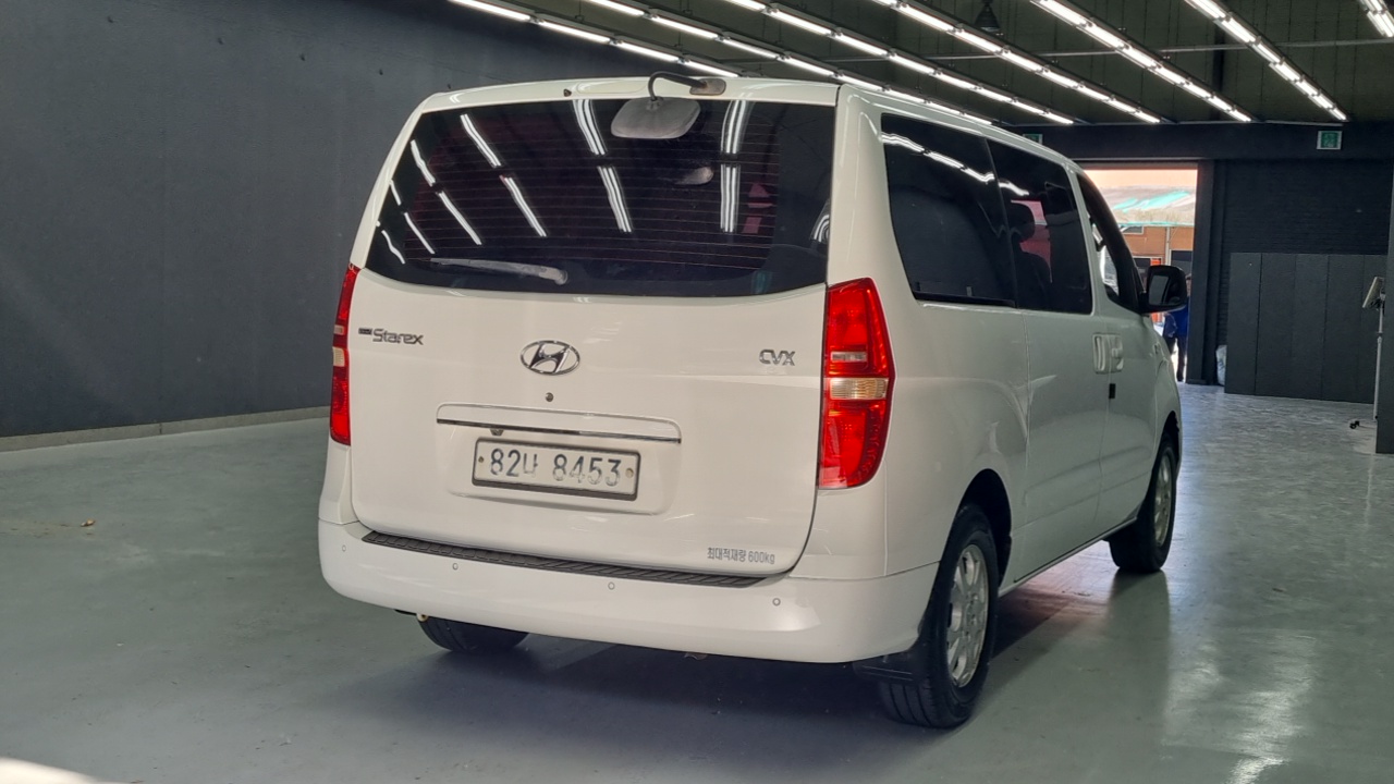 Hyundai Starex 5-Seater LPi VAN CVX Luxury — пробег 190 291 км — фото 2 из 5