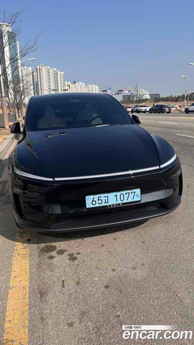 Tesla Model Y Premium Long Range AWD — пробег 10 500 км — фото 1 из 5
