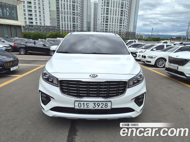 Kia Carnival 9-Seater Noblesse — пробег 173 447 км — фото 1 из 5
