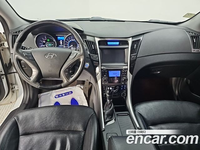 Hyundai Sonata 2.0 Premier — пробег 180 000 км — фото 4 из 5