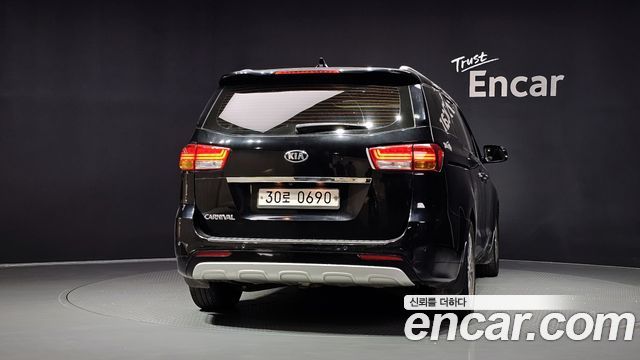 Kia Carnival из Кореи Encar